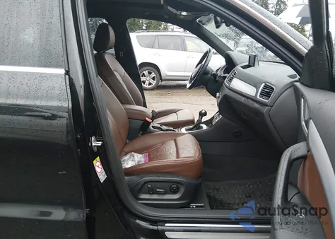 2015 Audi Q3 2.0T Premium Plus z USA, uszkodzony, nr VIN WA1GFCFS5FR009900